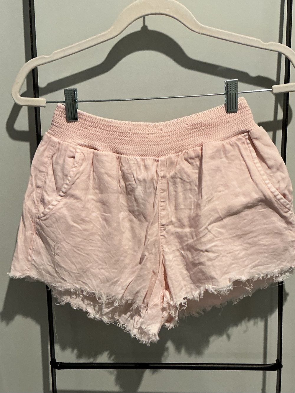 Women's American Eagle Light Pink Frayed Hem Linen Blend Shorts
